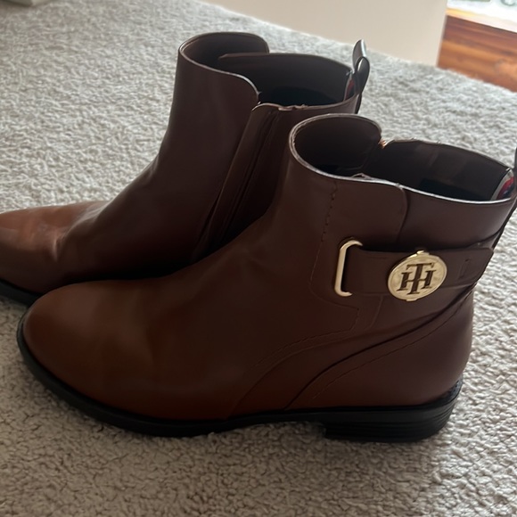 Tommy Hilfiger Boots - Picture 3 of 5